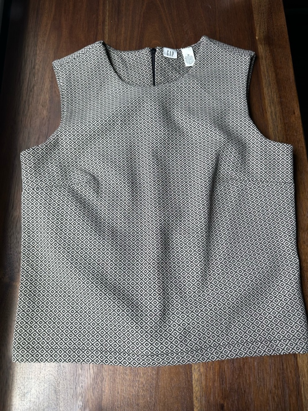 GAP Women's Sleeveless Geo Print Shell Top in Black & Beige